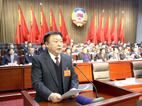 市政协副主席马辉作常委会提案工作报告