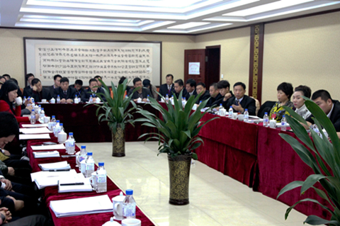 政协七届三次会议经济一组委员参加讨论