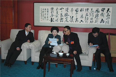 政协七届三次会议召开决议起草委员会会议