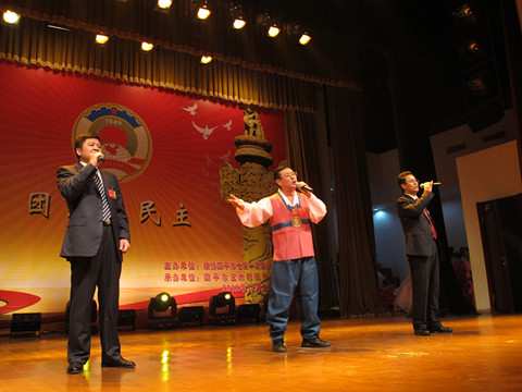 政协委员们在联欢会上的精彩演出?