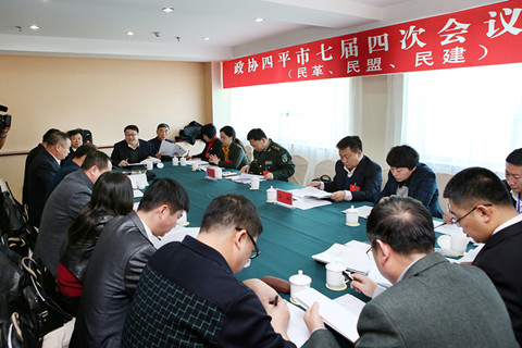市委常委、四平军分区政委朱宝良、市政协副主席马辉参加民革、民盟、民建组讨论