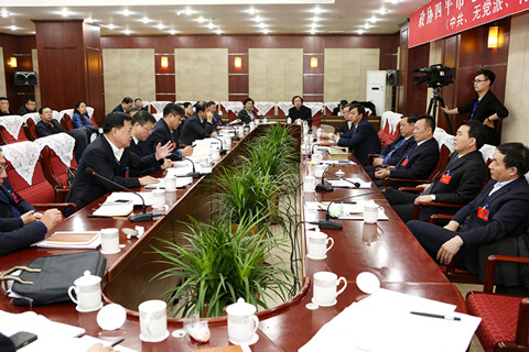 市委副书记赵守信、副市长陈振虎、市政协副主席刘忠宝参加中共、无党派、特邀组讨论