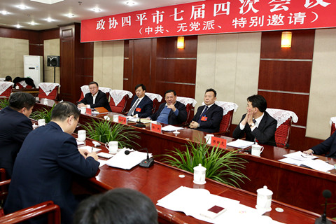 市委书记赵晓君、市政协主席杨枫参加市政协中共、无党派、特邀组讨论