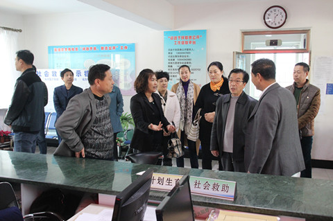 农工党四平市委、九三学社四平市委组织市政协委员到铁西区丰茂社区进行对接