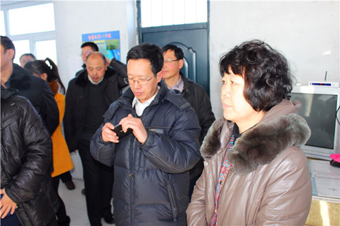 四平市政协副主席王玉芝带领市直相关单位负责同志到双辽市向阳乡姜家村开展扶贫对接工作