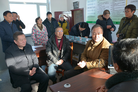 四平市政协副主席于东风率领相关部门负责同志  深入帮扶村梨树县东河镇东河村开展精准扶贫调研