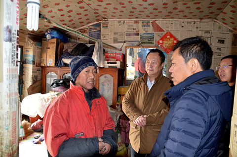 市政协副主席于东风率扶贫攻坚小组成员单位赴梨树县东河镇东河村开展结对认亲走访慰问活动