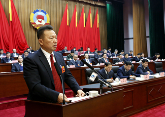 市政协主席杨枫在八届一次会议上作第七届委员会常委会工作报告?